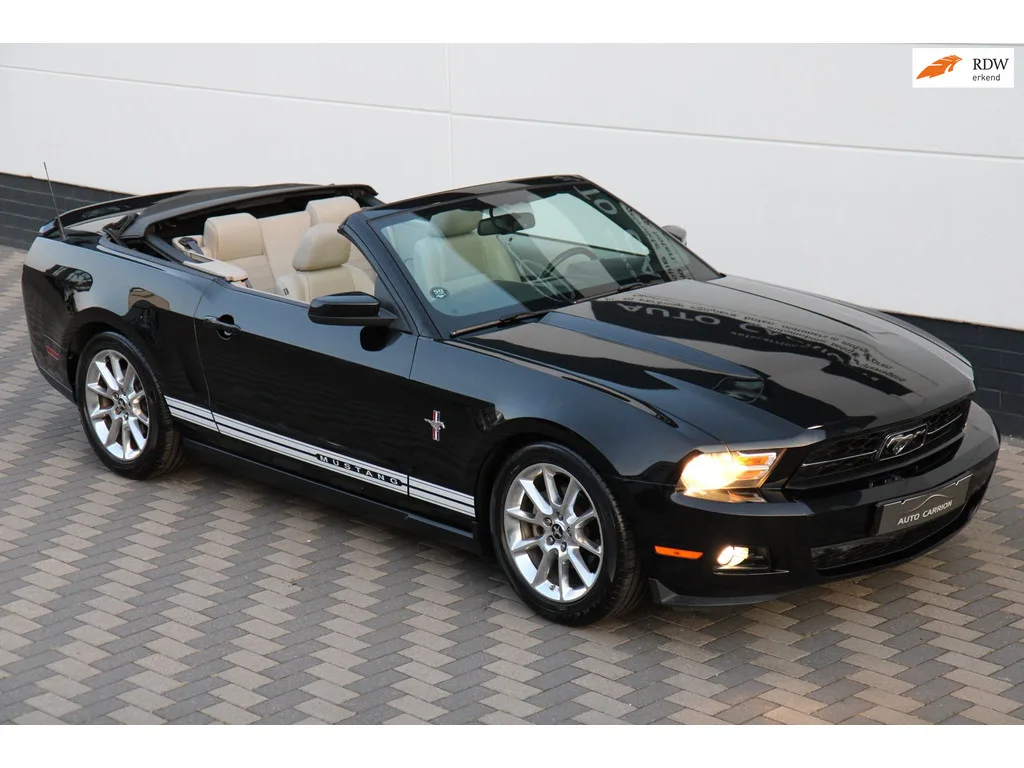 Ford Mustang (2010) — foto 1
