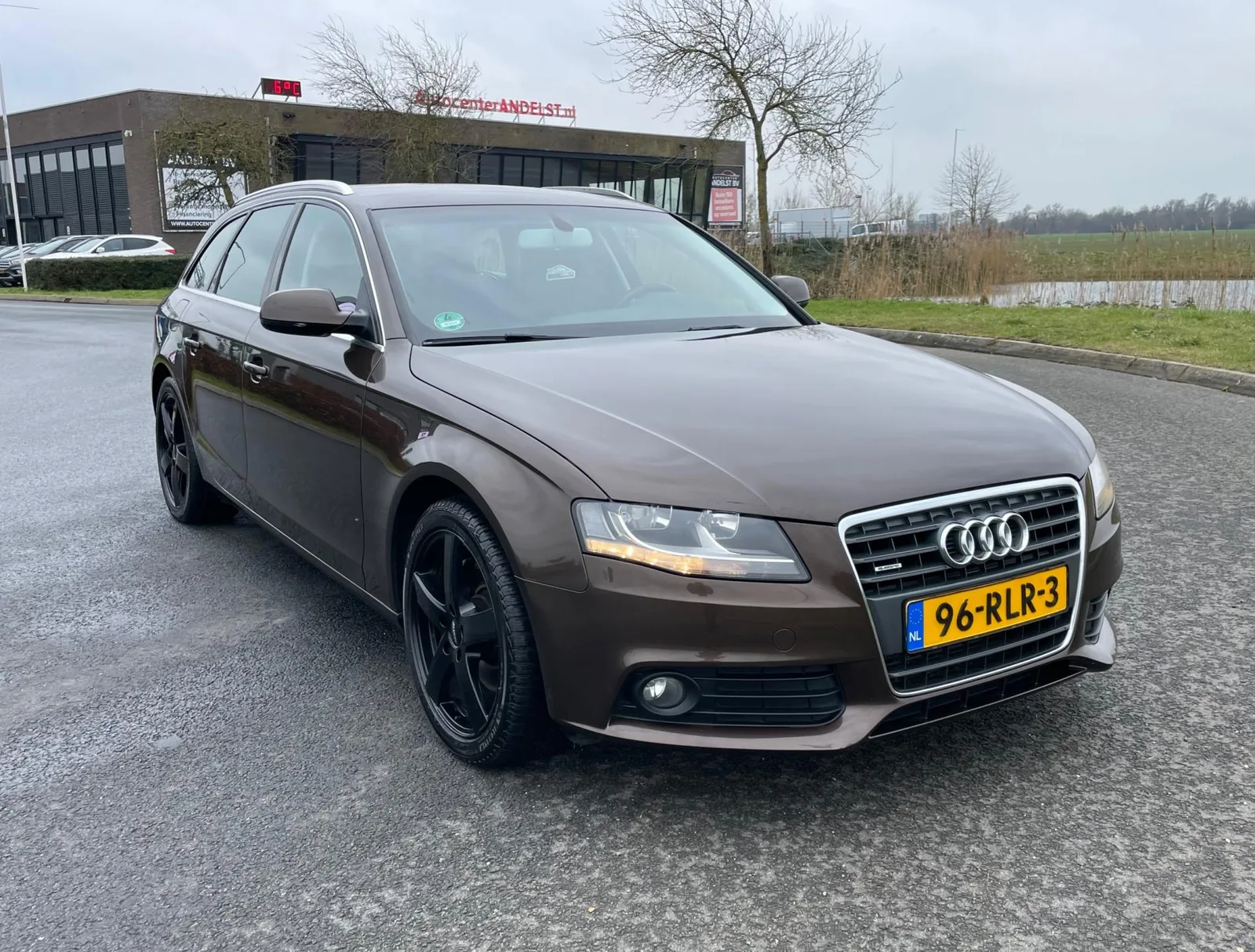 Audi A4 (2011) — foto 1