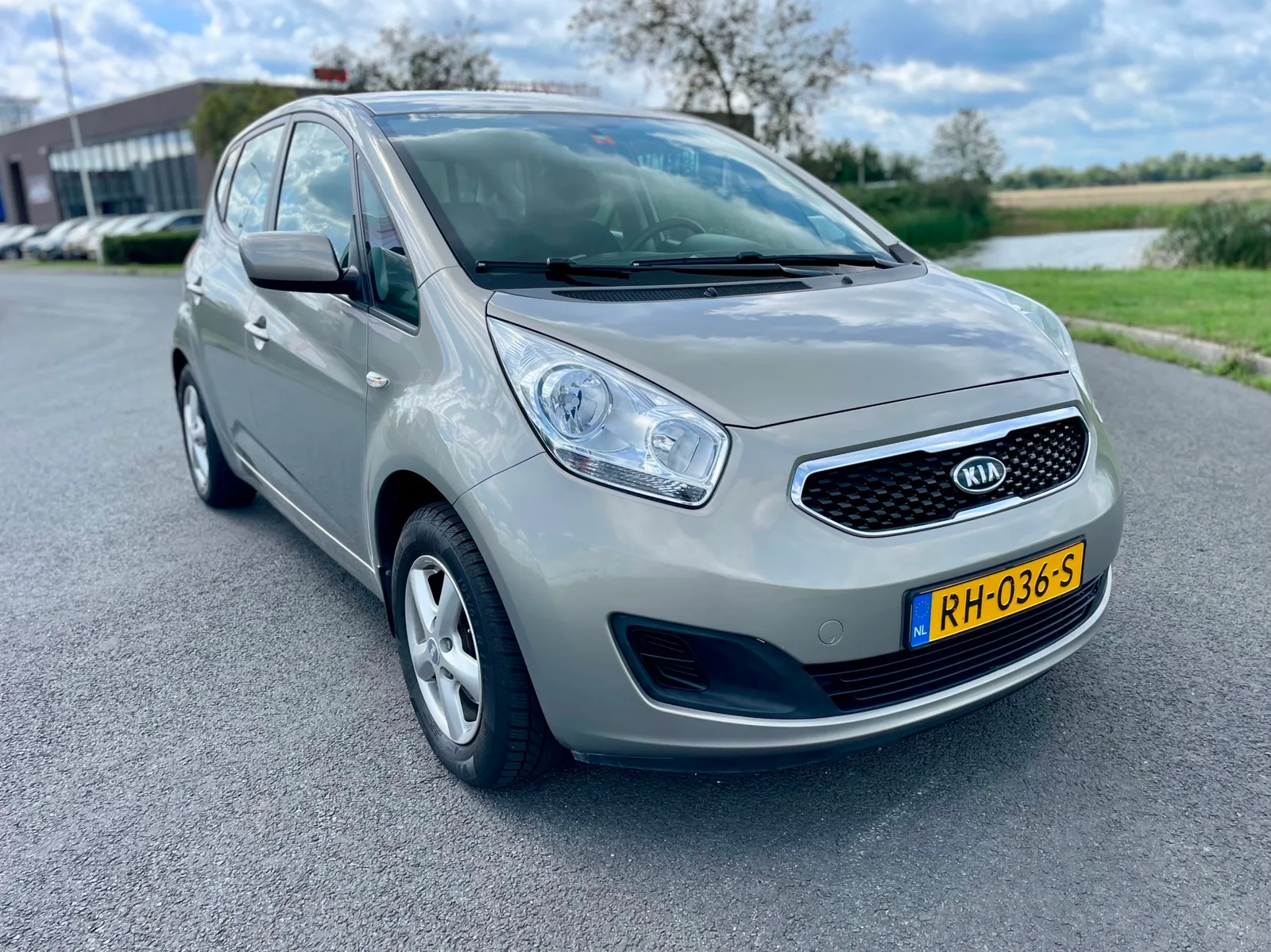 Kia Venga (2012) — foto 1
