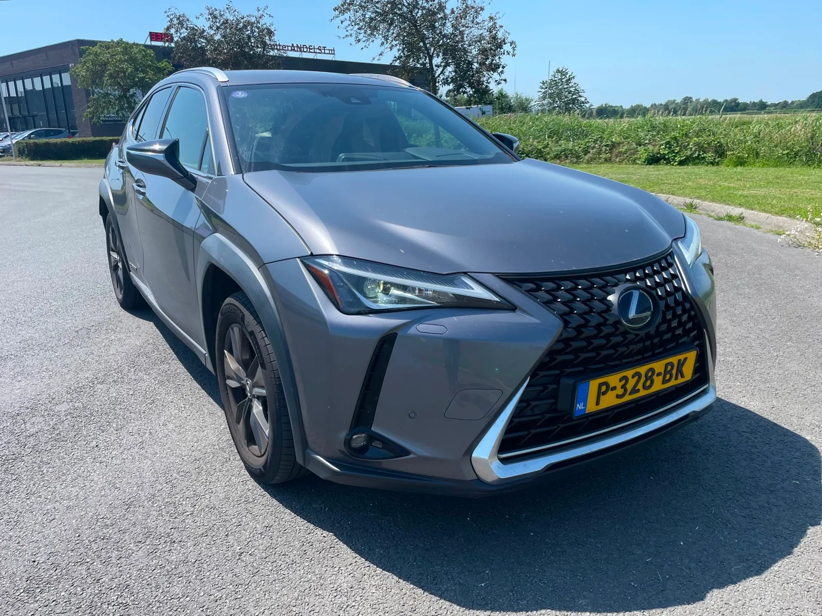 Lexus UX (2019) — foto 1
