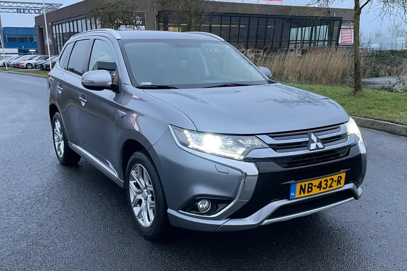 Mitsubishi Outlander (2016)