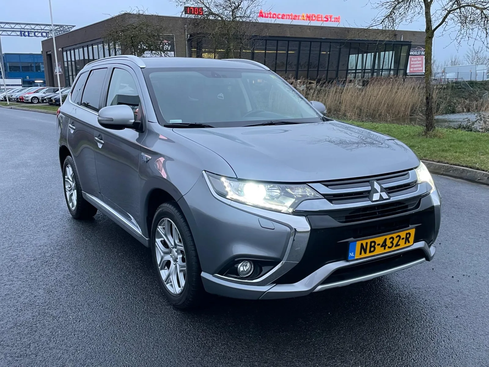 Mitsubishi Outlander (2016) — foto 1