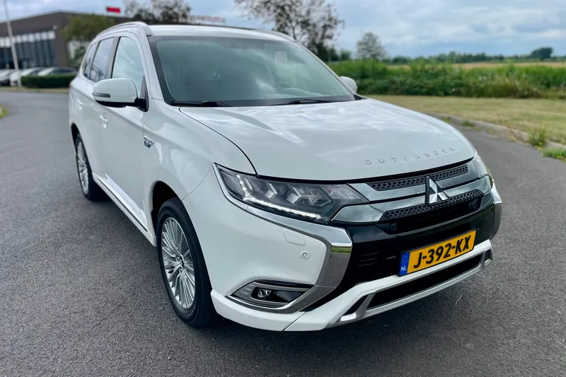 Mitsubishi Outlander (2020)