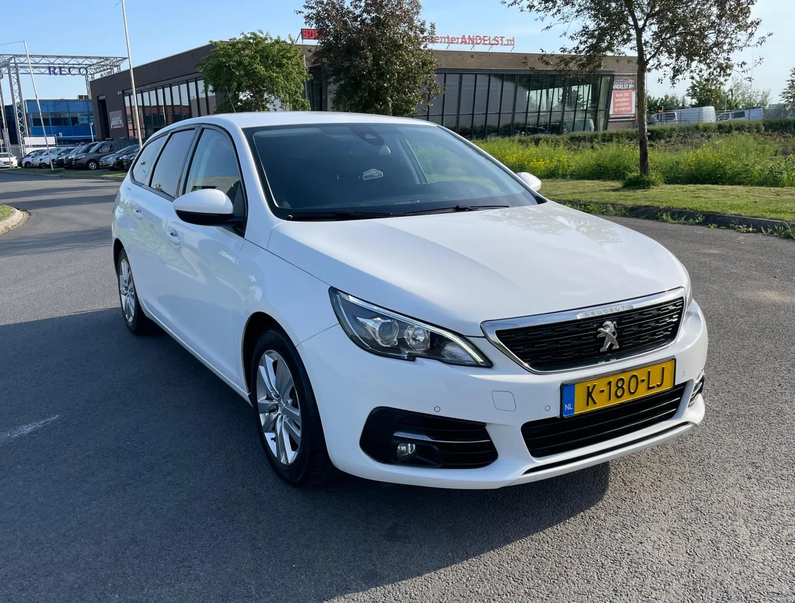 Peugeot 308 (2021) — foto 1