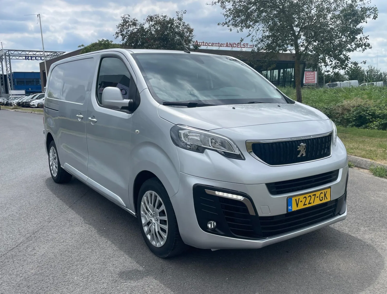 Peugeot Expert (2017) — foto 1