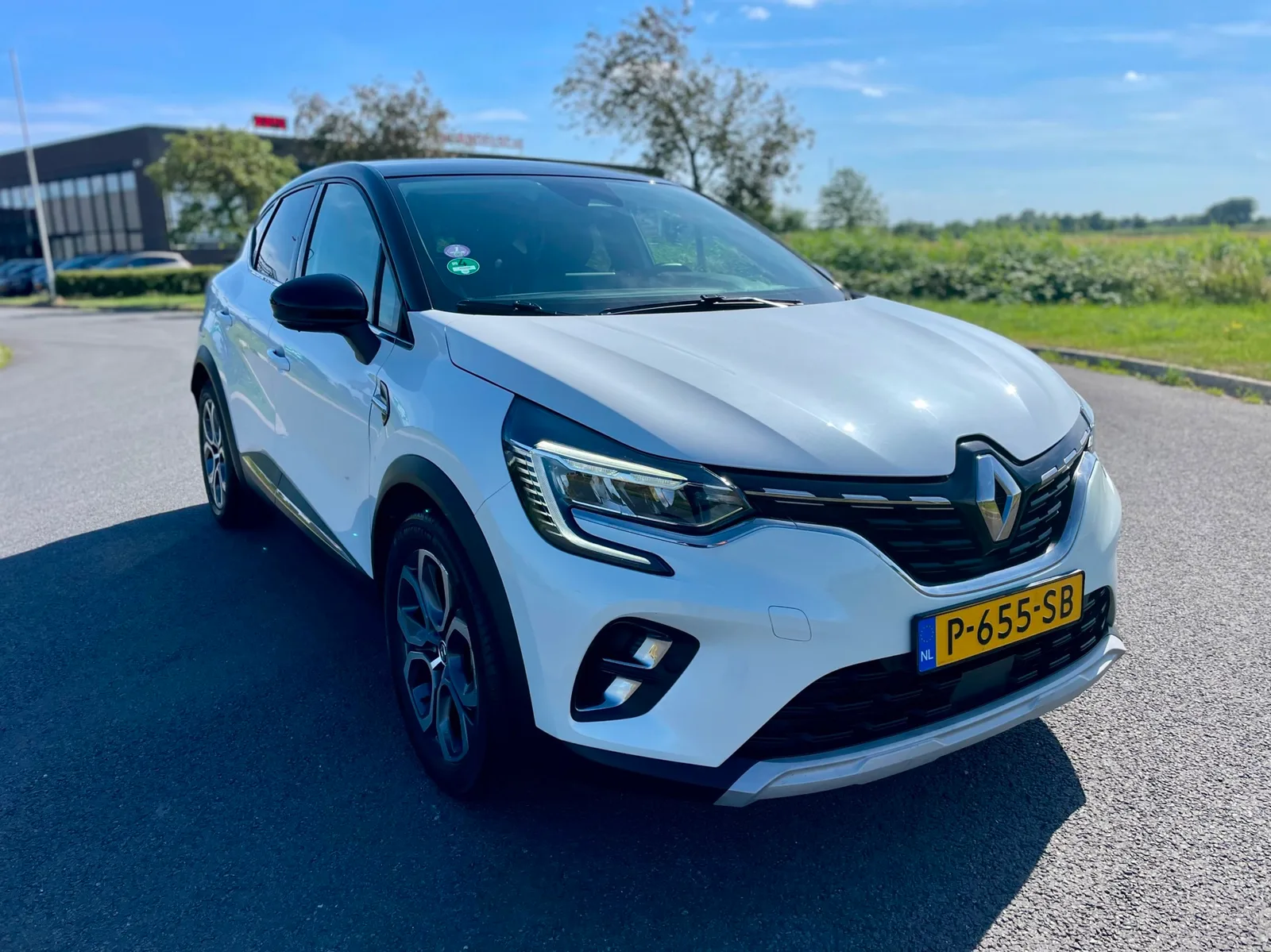 Renault Captur (2022) — foto 1