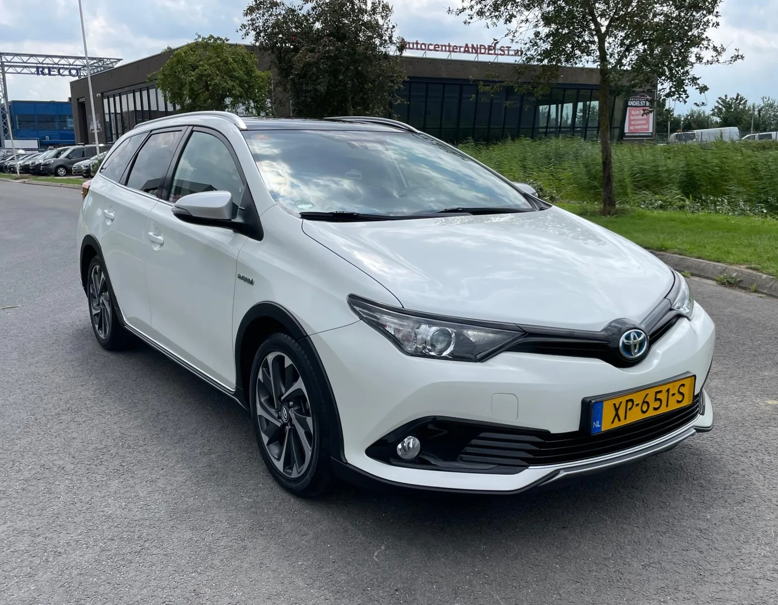 Toyota Auris (2019) — foto 1