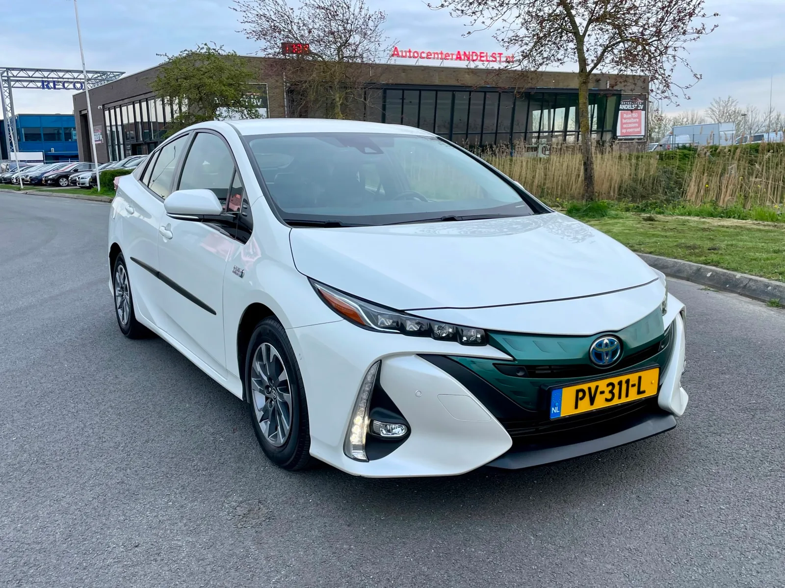 Toyota Prius (2018) — foto 1