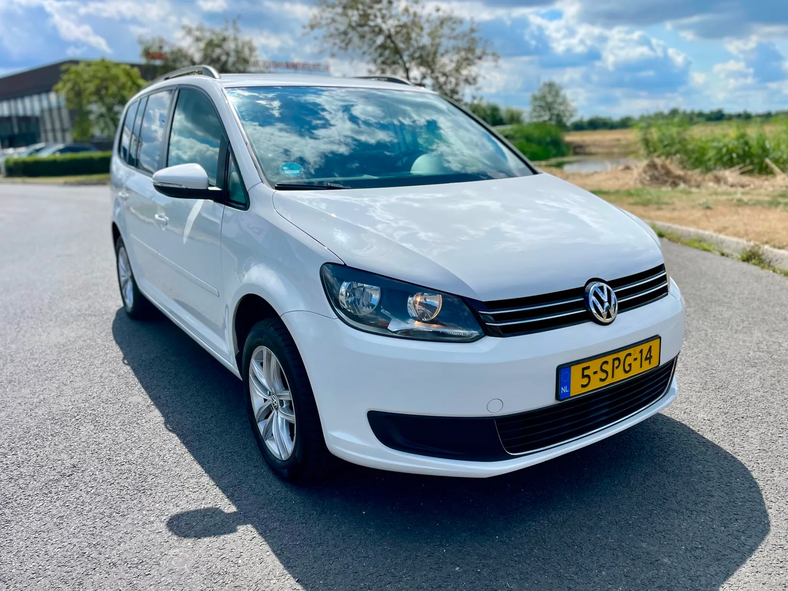 Volkswagen Touran (2013) — foto 1