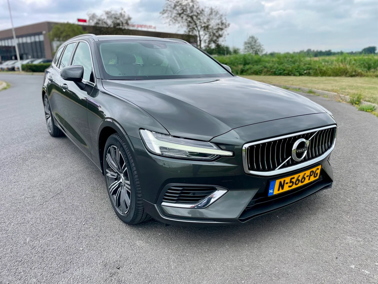 Volvo V60 (2021) — foto 1