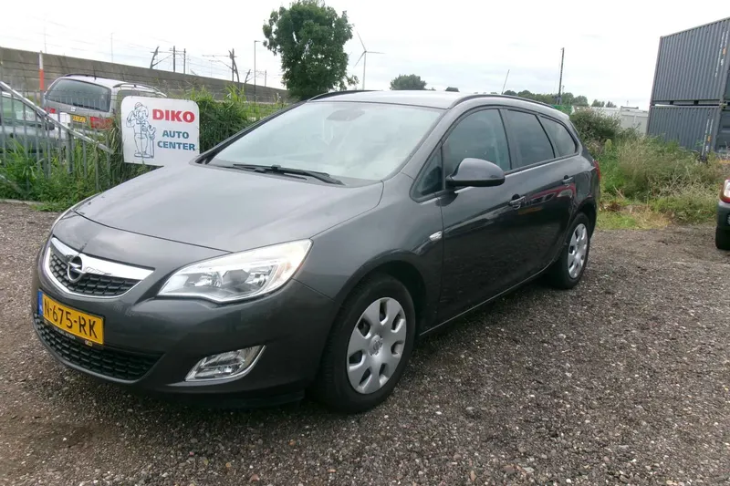 Opel Astra (2011)