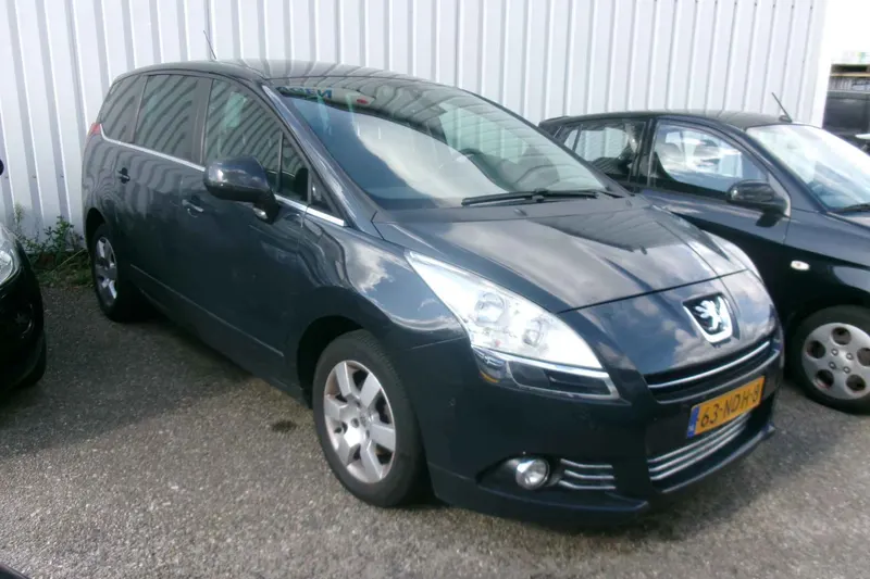 Peugeot 5008 (2010)