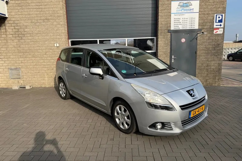 Peugeot 5008 (2010)