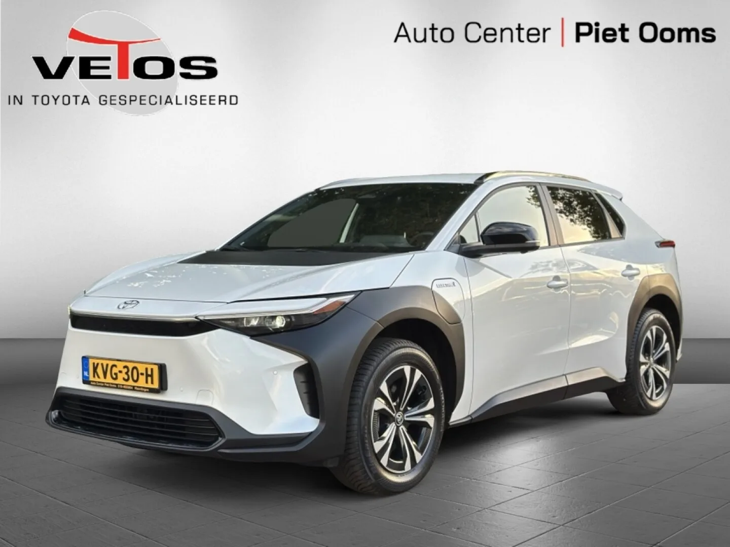 Toyota bZ4X (2023) — foto 1