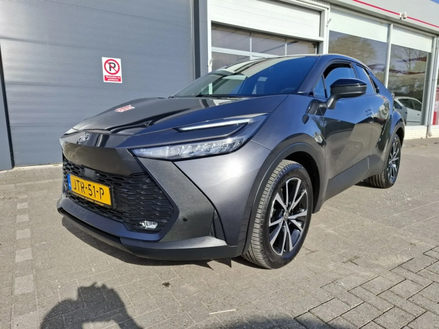 Toyota C-HR (2025) — foto 1