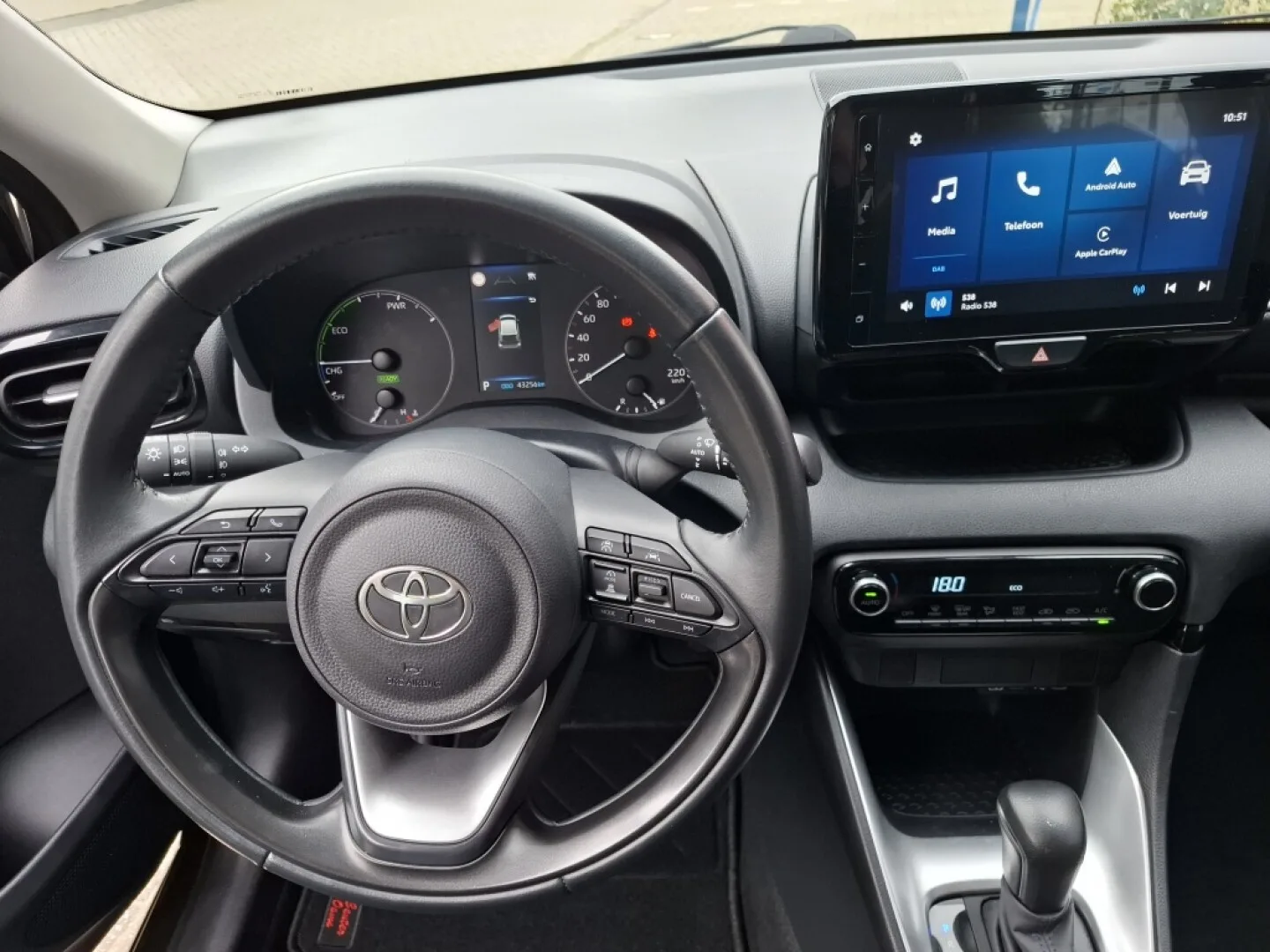 Toyota Yaris (2024) — foto 1