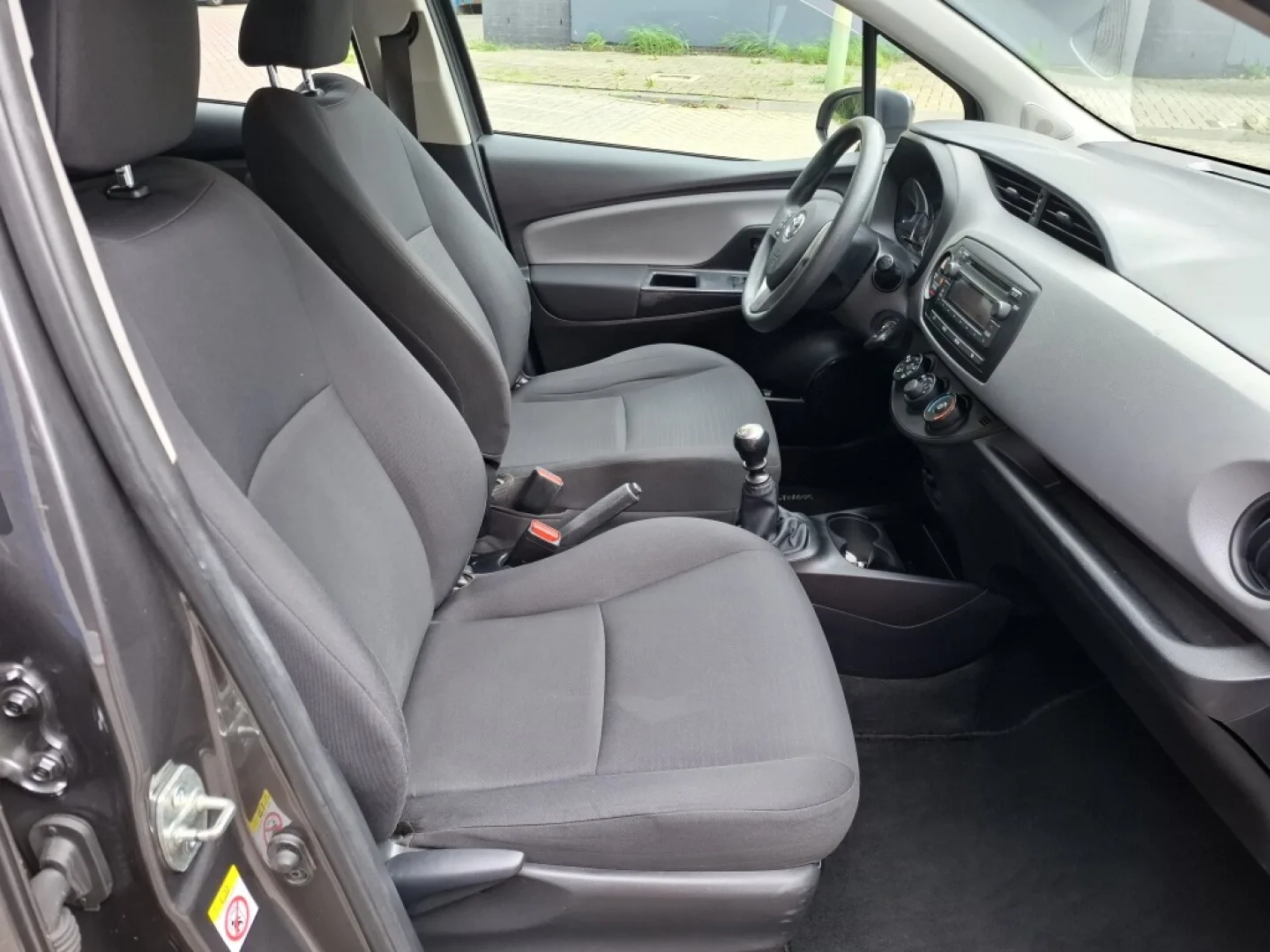 Toyota Yaris (2015) — foto 1