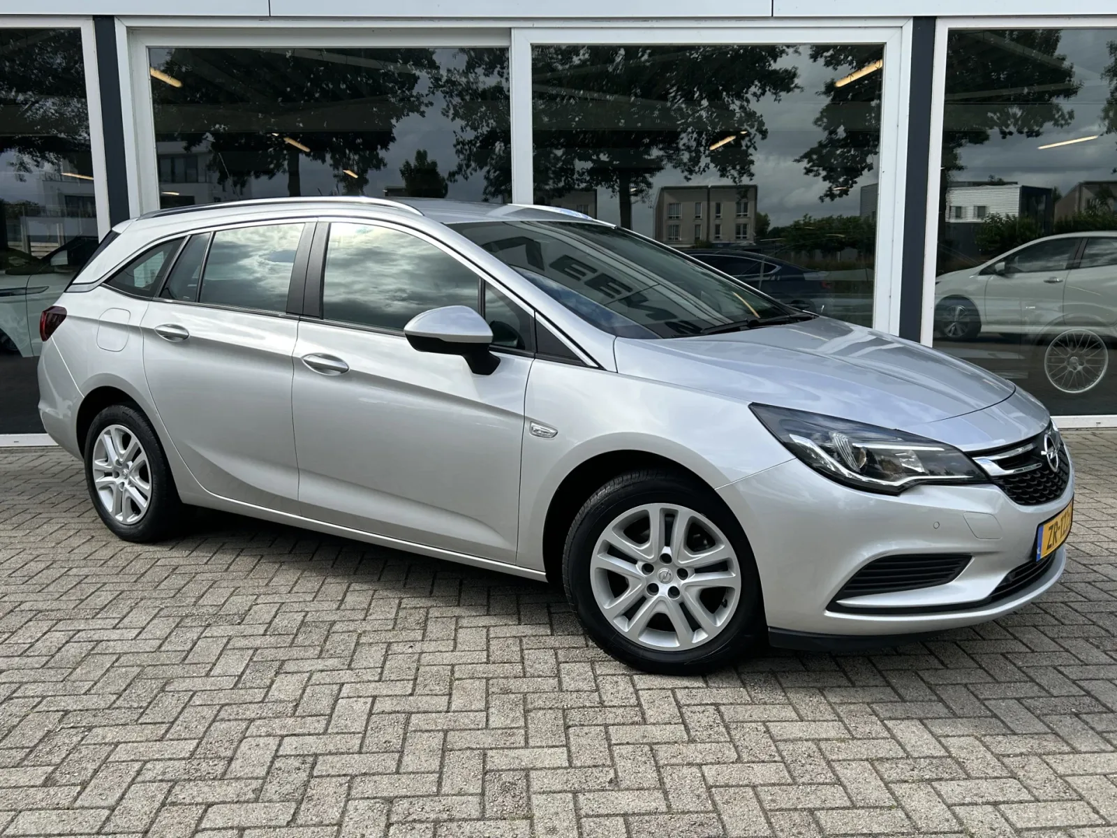 Opel Astra (2019) — foto 1