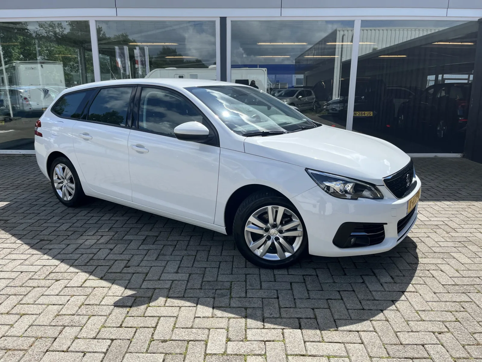 Peugeot 308 (2021) — foto 1