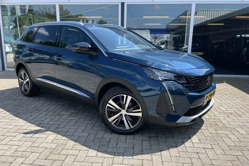 Peugeot 5008 (2022)