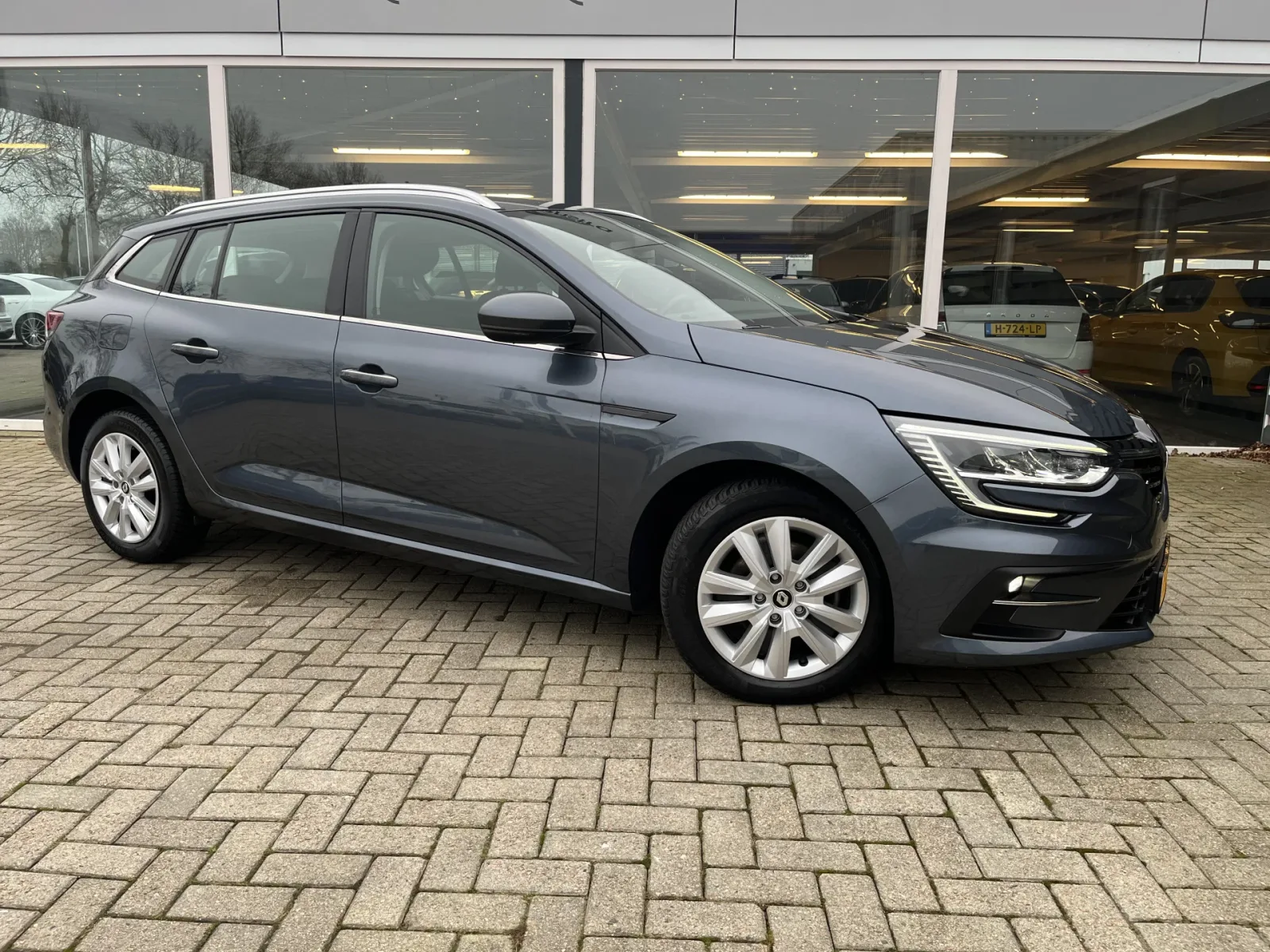 Renault Mégane (2023) — foto 1
