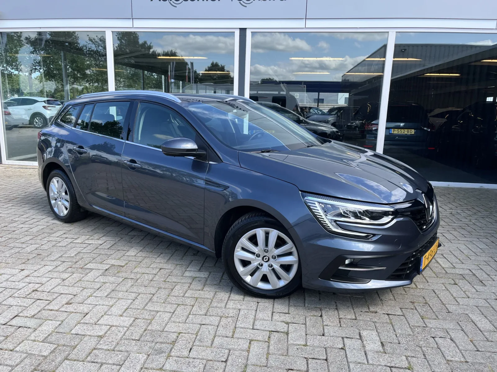 Renault Mégane (2023) — foto 1