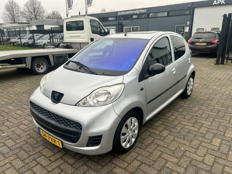 Peugeot 107 (2011) — foto 1