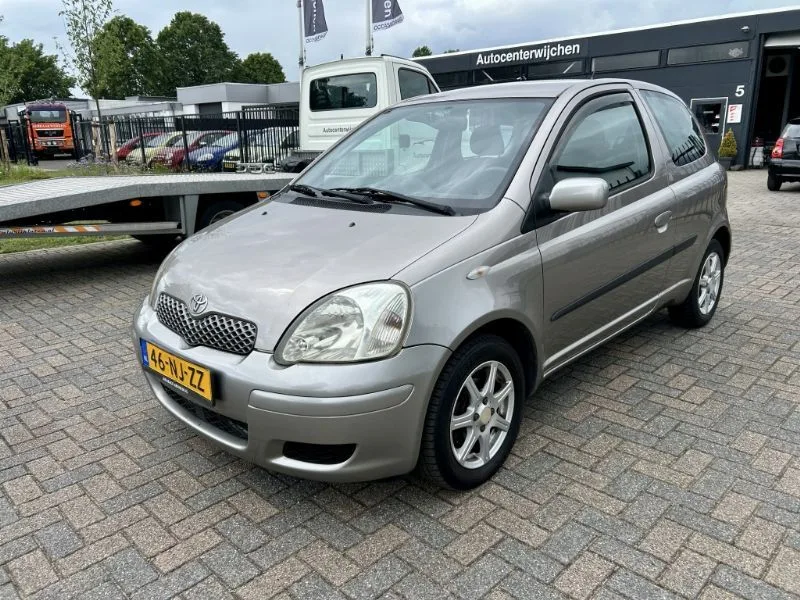 Toyota Yaris (2003) — foto 1
