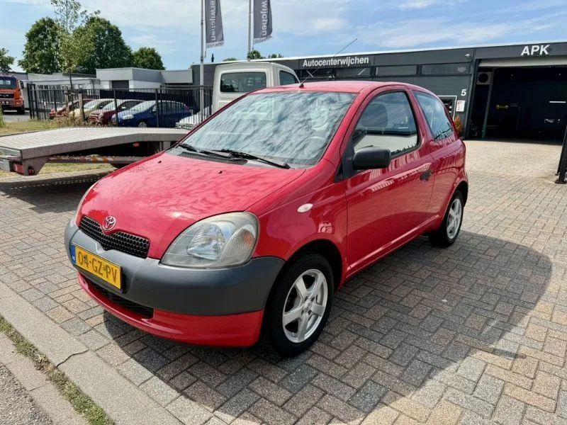 Toyota Yaris (2001) — foto 1