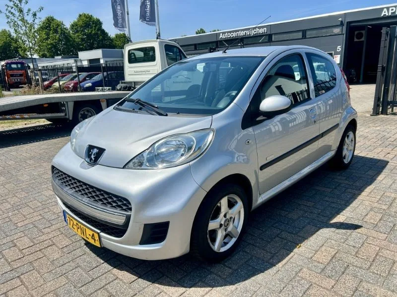 Peugeot 107 (2011) — foto 1