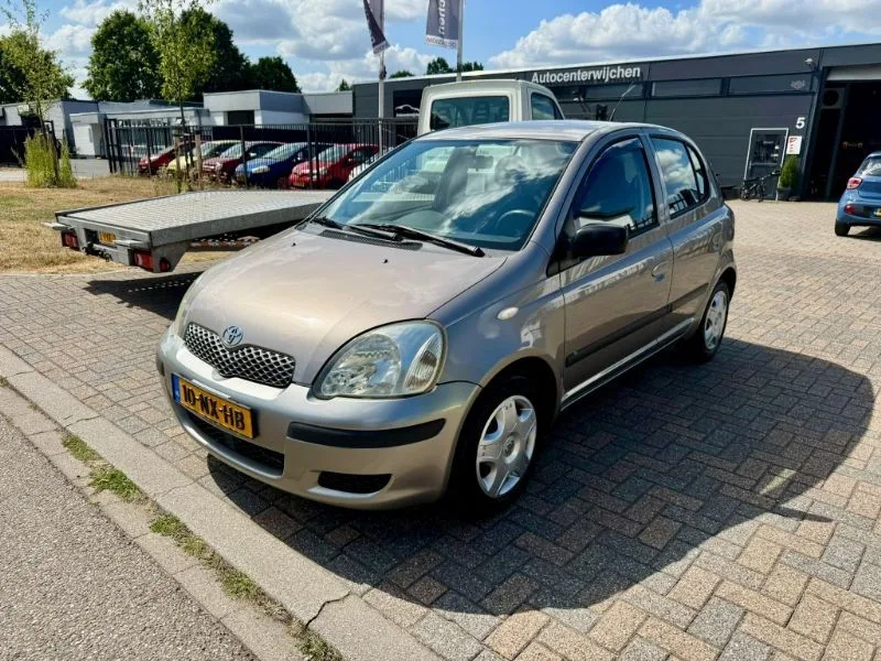 Toyota Yaris (2004) — foto 1