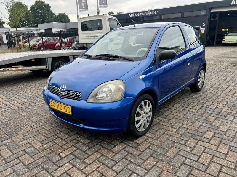Toyota Yaris (2001) — foto 1