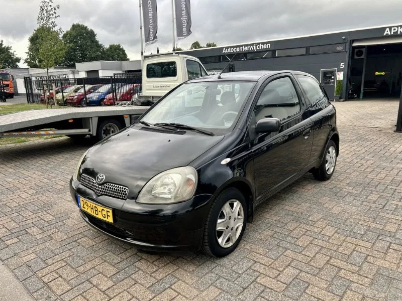 Toyota Yaris (2001) — foto 1