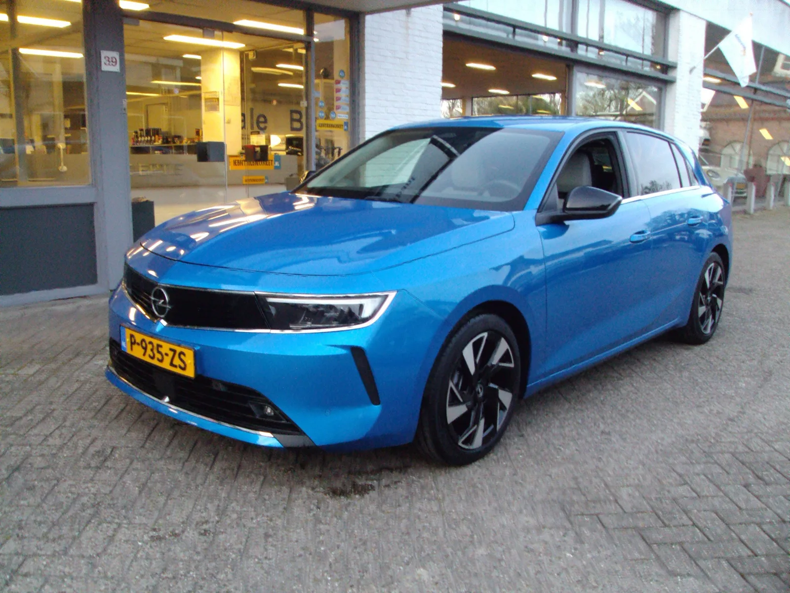 Opel Astra (2022) — foto 1