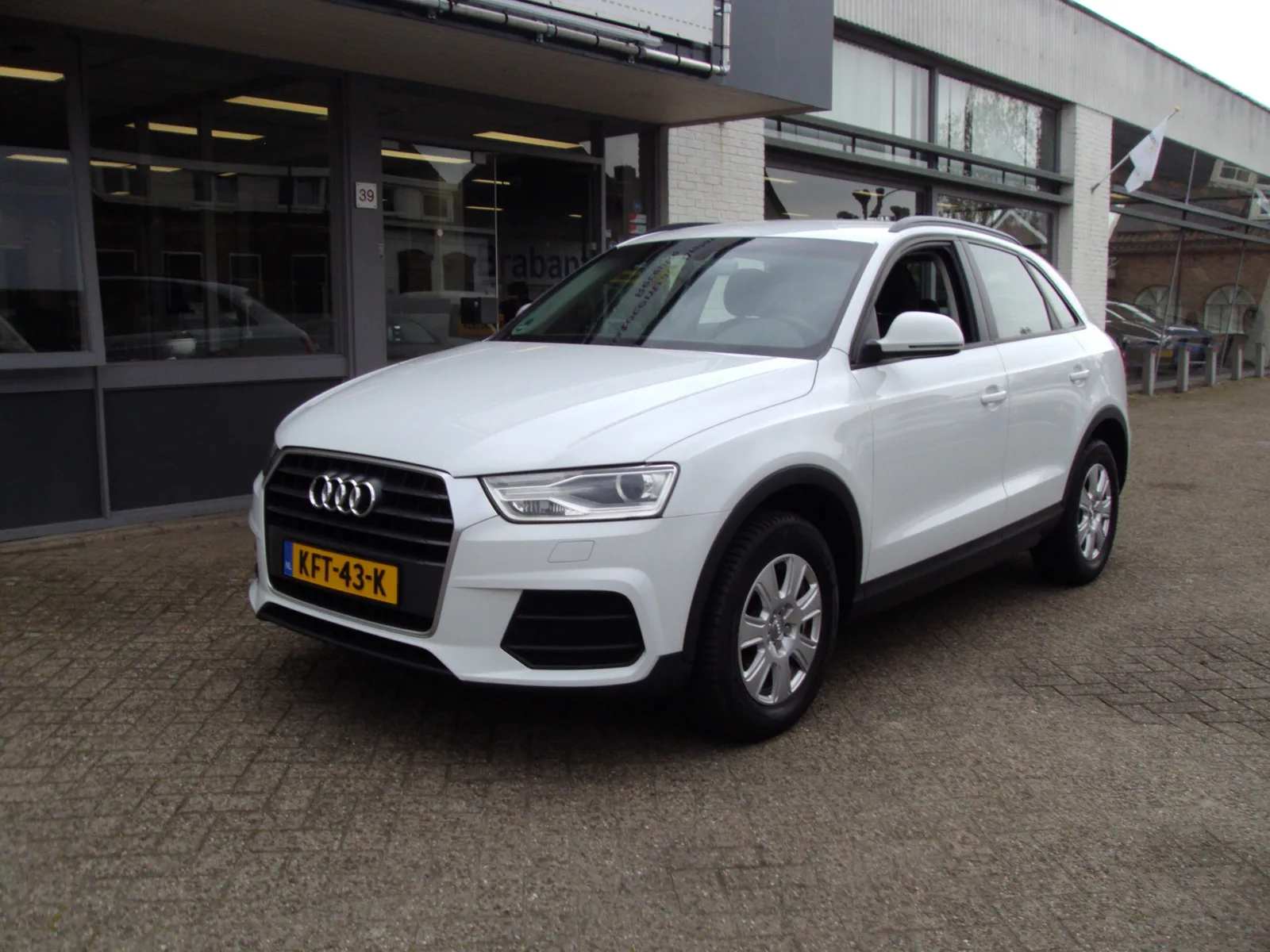 Audi Q3 (2015) — foto 1