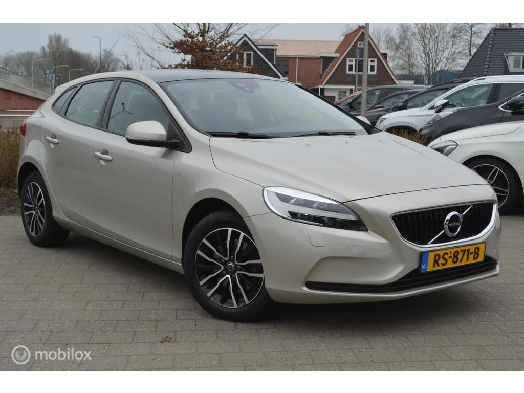 Volvo V40 (2018) — foto 1