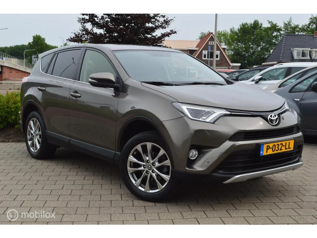 Toyota RAV4 (2016) — foto 1