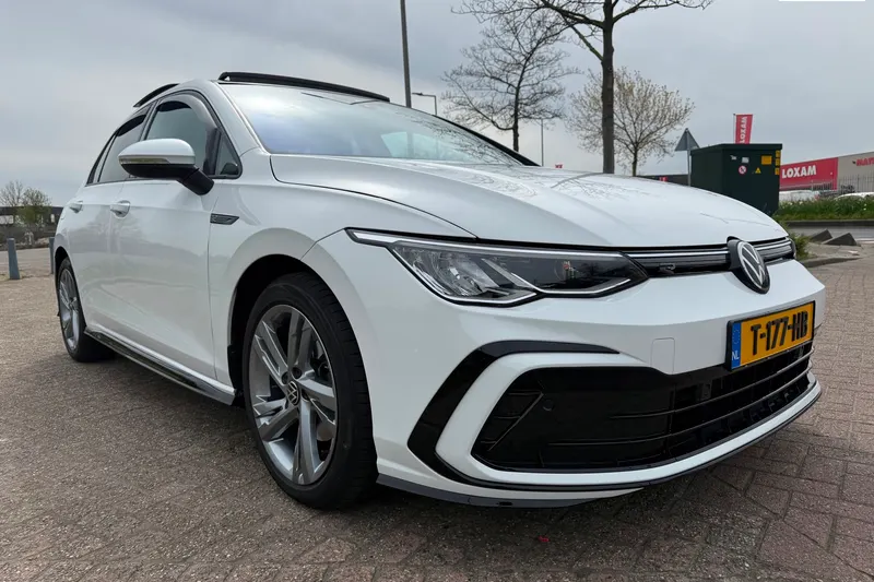 Volkswagen Golf (2023)