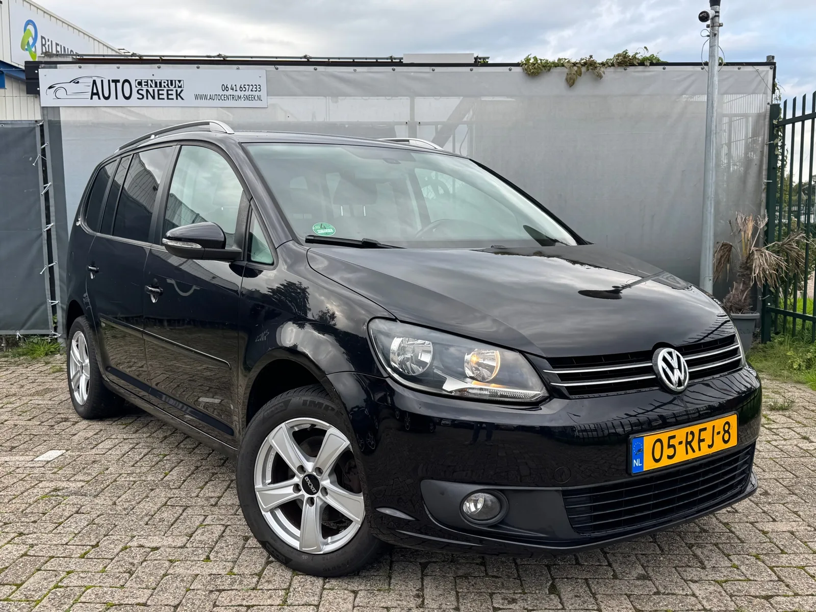 Volkswagen Touran (2011) — foto 1