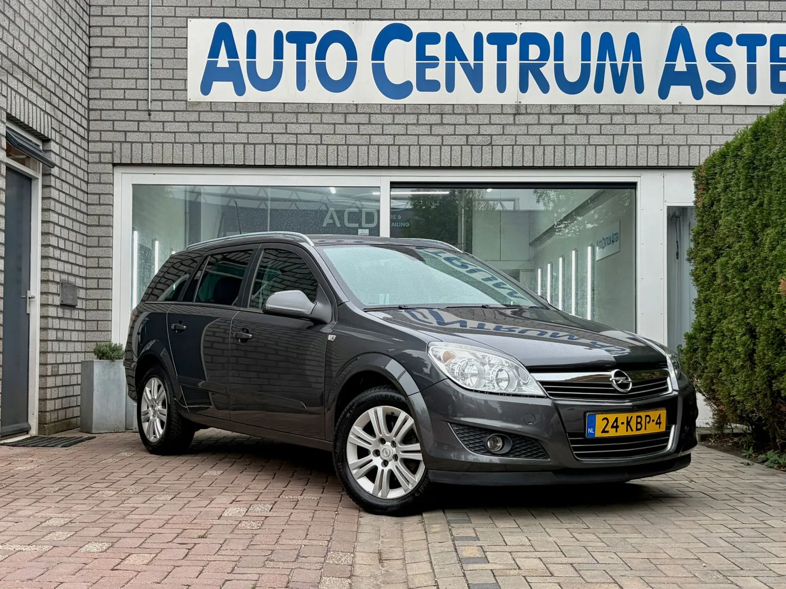Opel Astra (2009) — foto 1