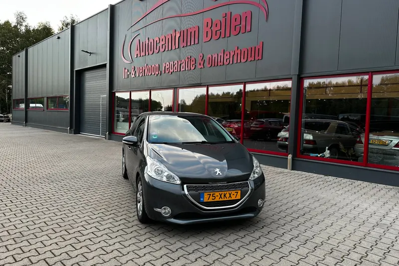 Peugeot 208 (2012)