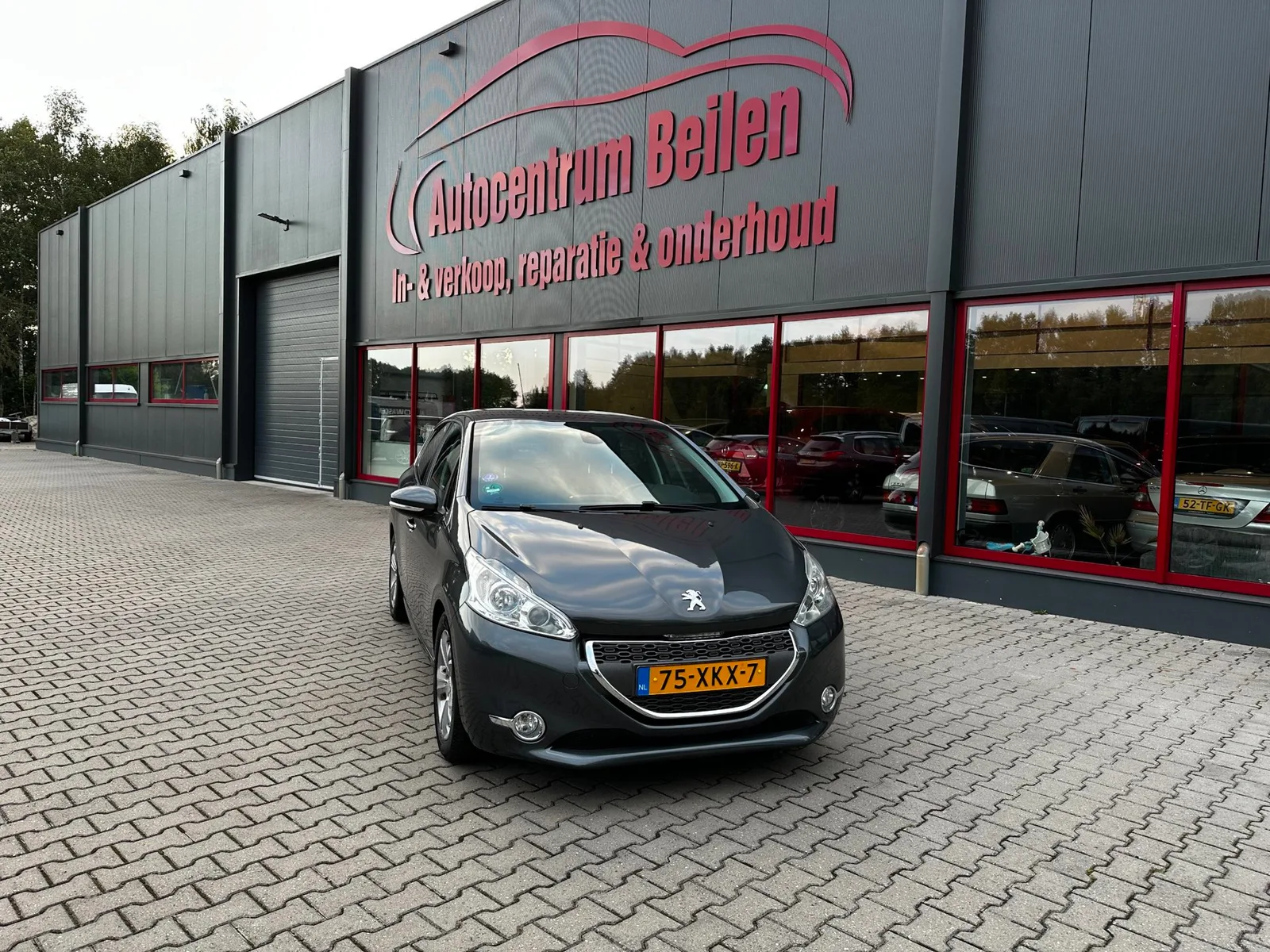 Peugeot 208 (2012) — foto 1