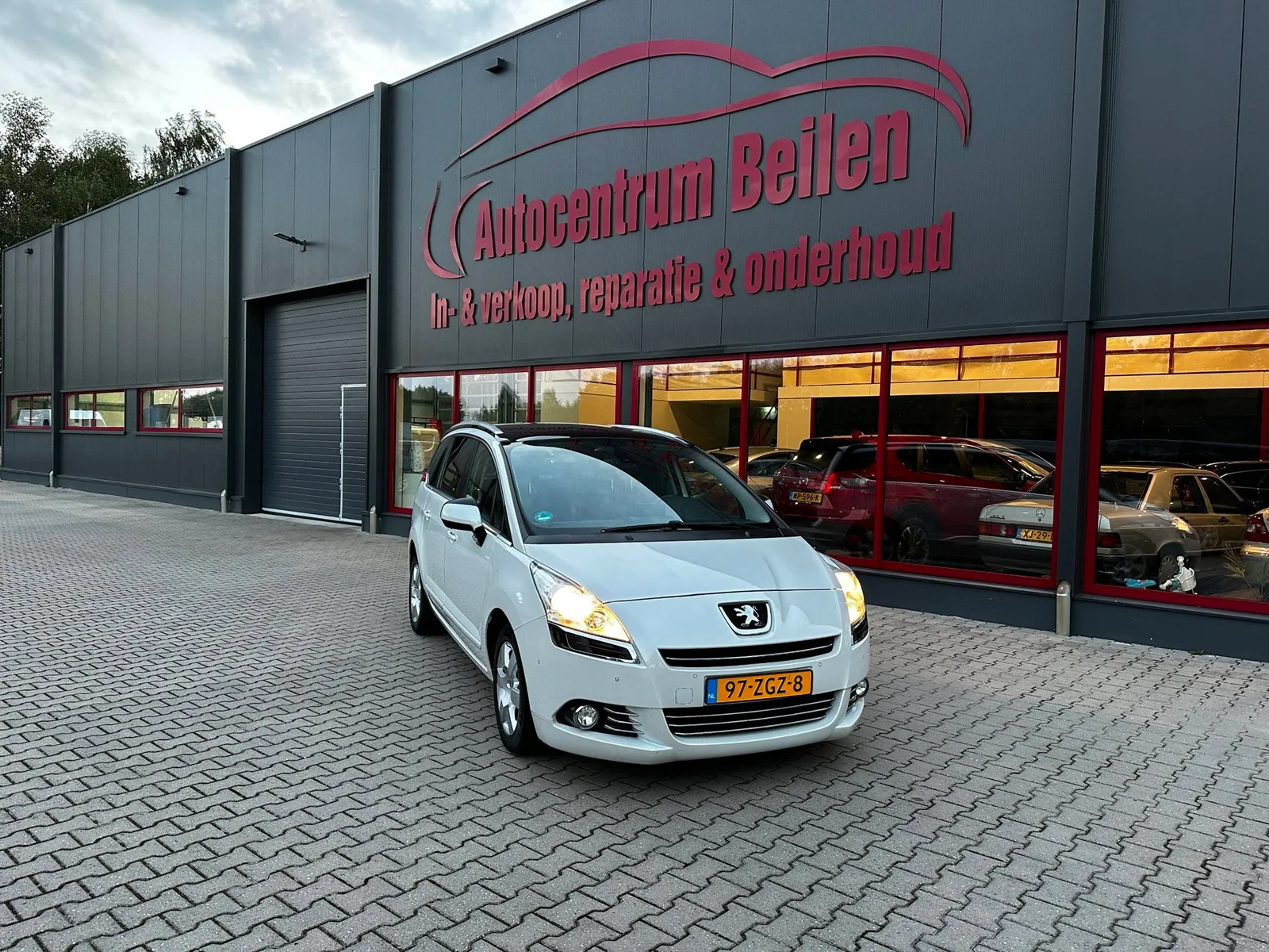 Peugeot 5008 (2012) — foto 1