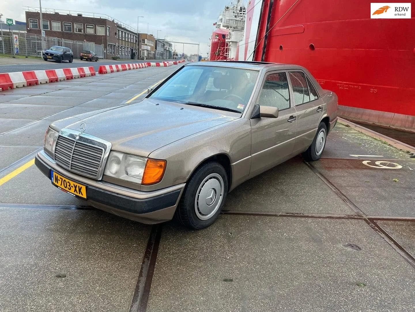 Mercedes-Benz 200-Serie (1992) — foto 1