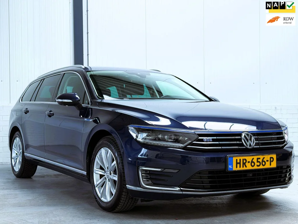 Volkswagen Passat (2015) — foto 1