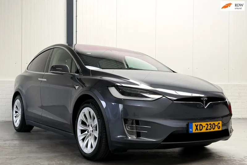 Tesla Model X (2018)