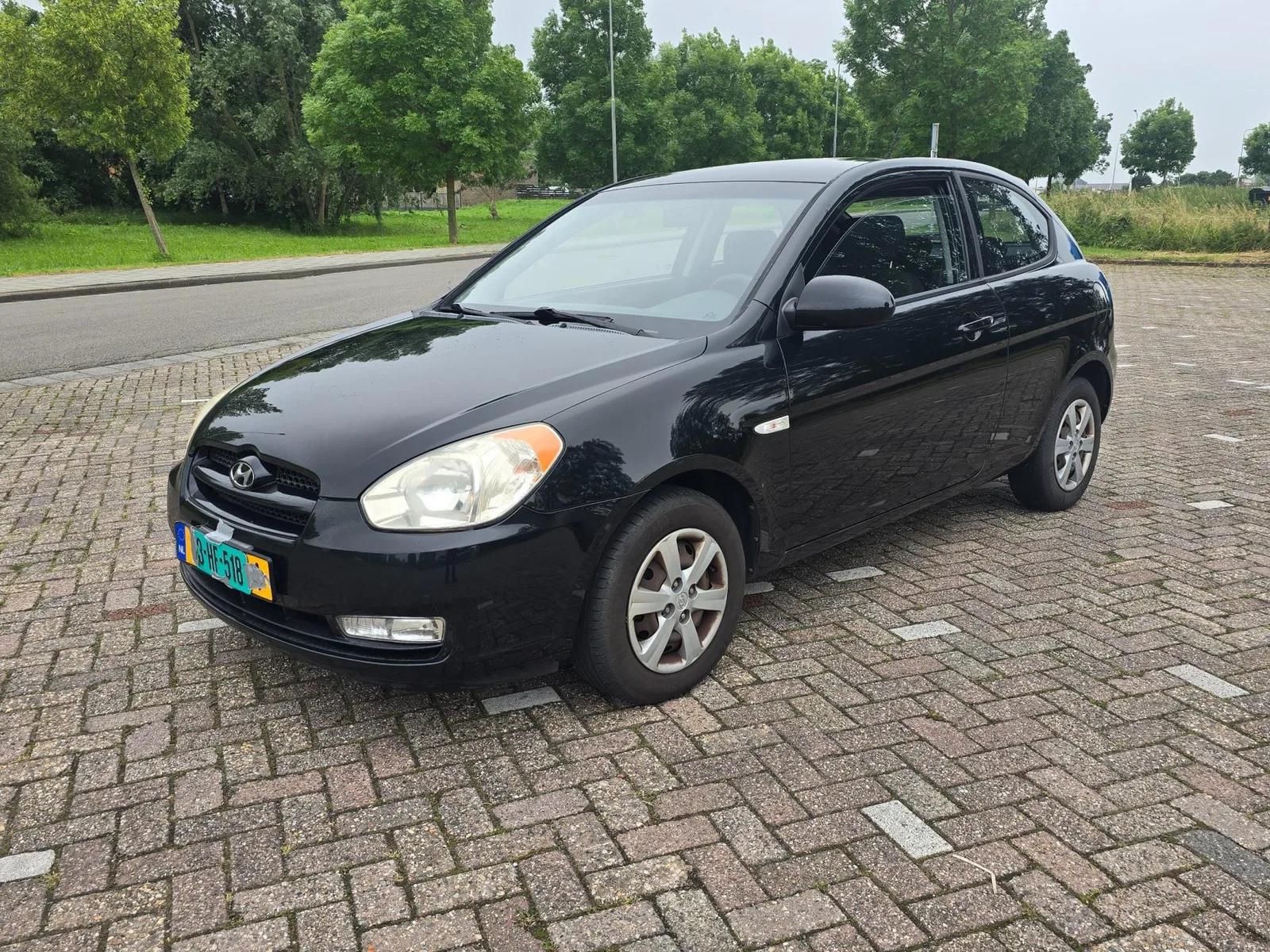 Hyundai Accent (2009) — foto 1