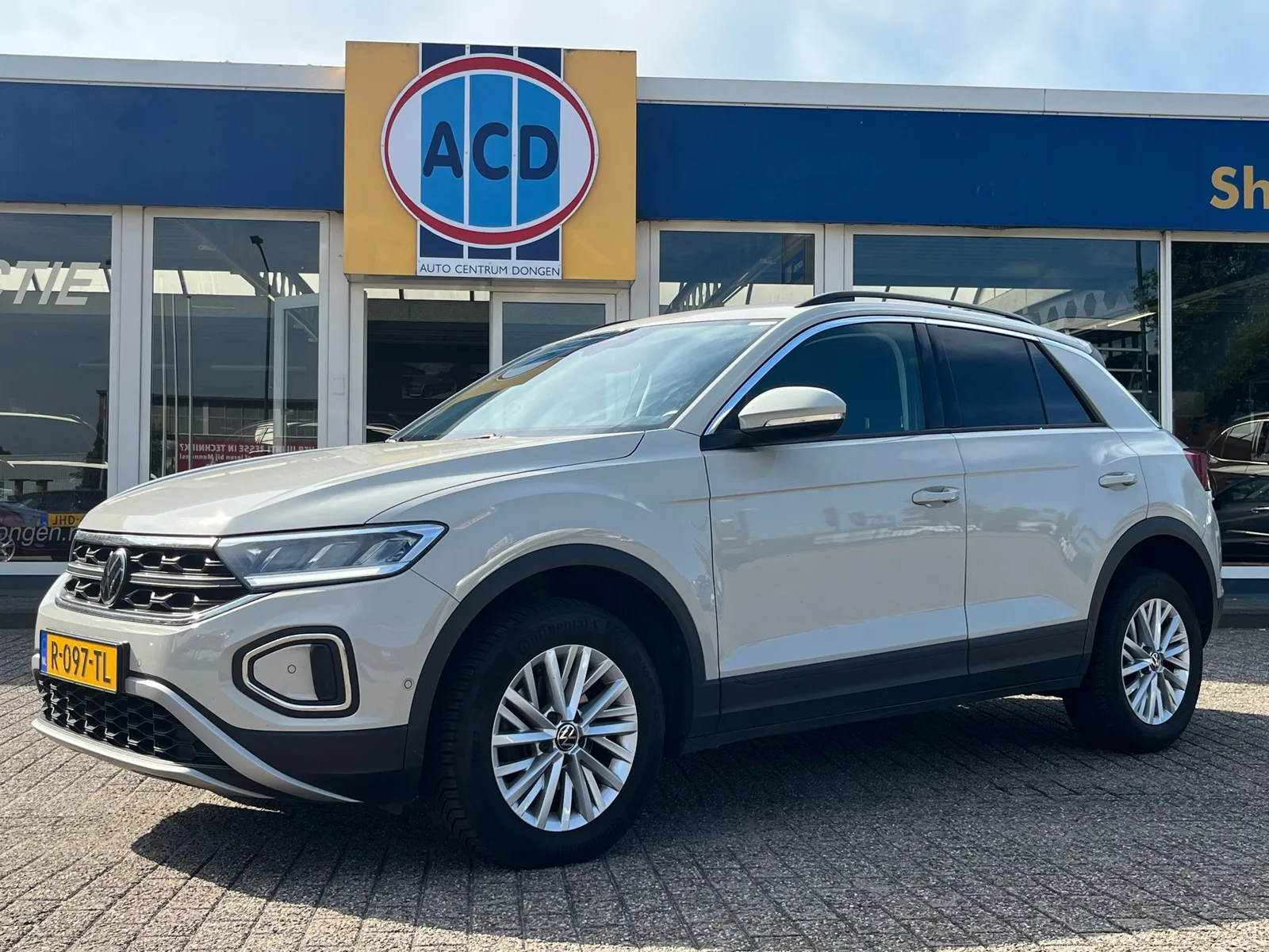 Volkswagen T-Roc (2022) — foto 1