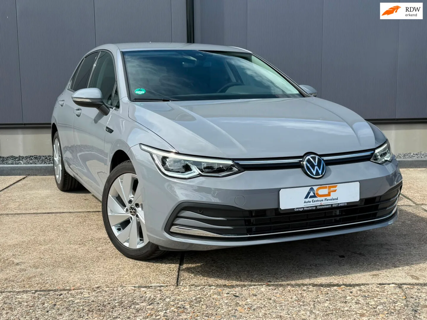 Volkswagen Golf (2024) — foto 1