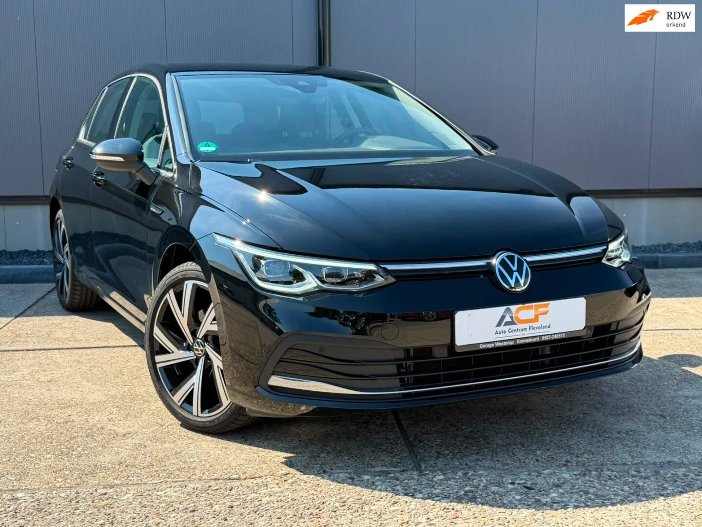 Volkswagen Golf (2024) — foto 1